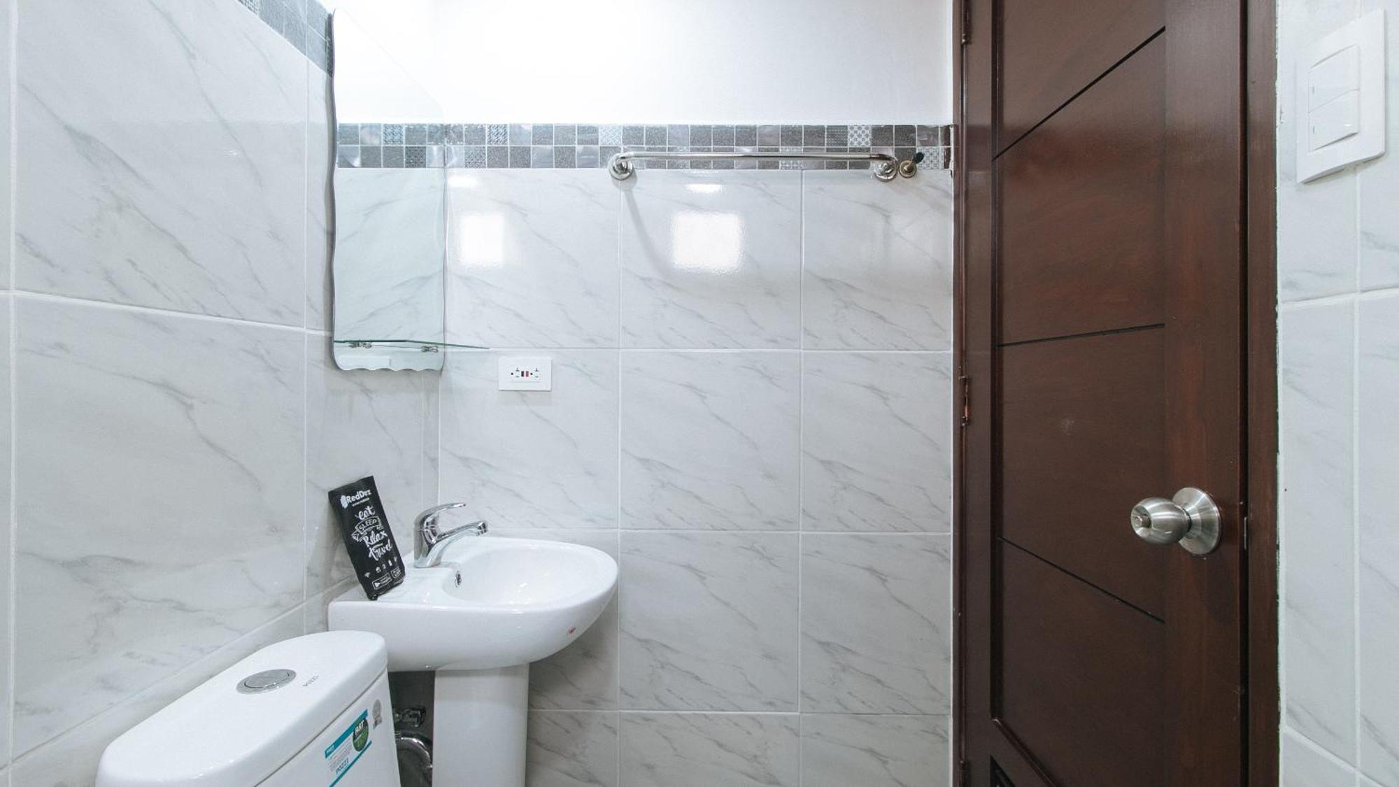 Reddoorz Near Ust Sampaloc Manila Hotel Exterior photo